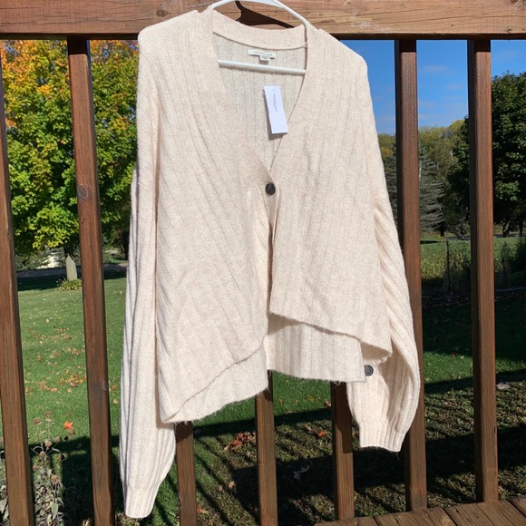 sweater - Picture 3 of 4